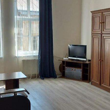 2 Bedroom Apartment On Tomashivskogo Street 7 リヴィウ エクステリア 写真